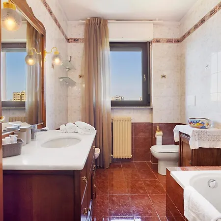Panoramic L And D Apartment